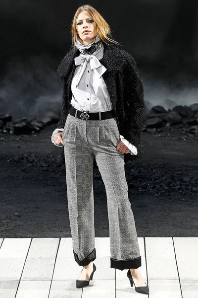Look 17